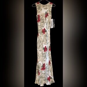 NWT Nostalgia Floral Sleeveless Maxi Dress